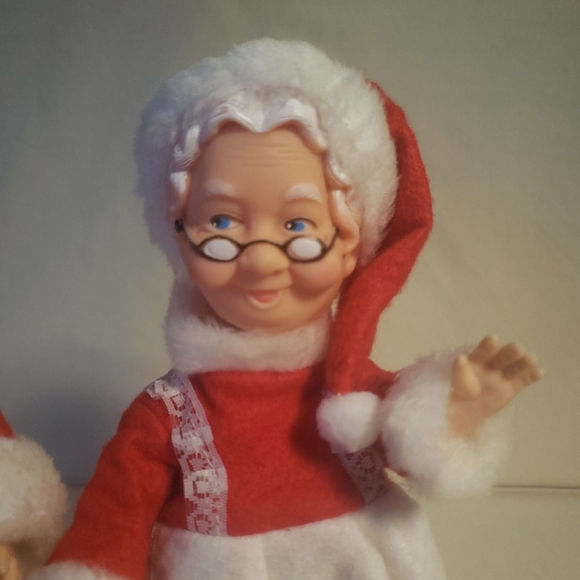 Vintage Santa and Mrs. Claus Figures - Picture 5 of 7